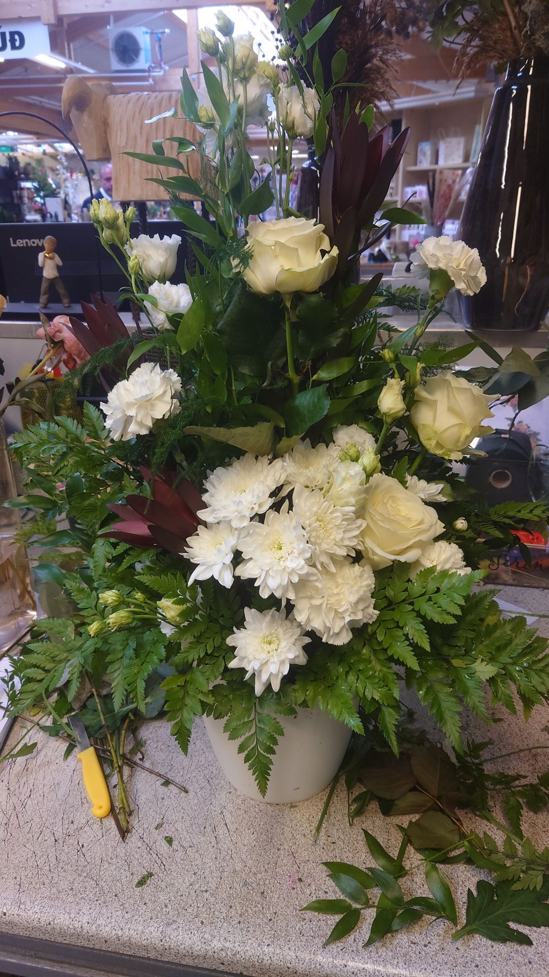 Standing arrangement, oasis, floral foam