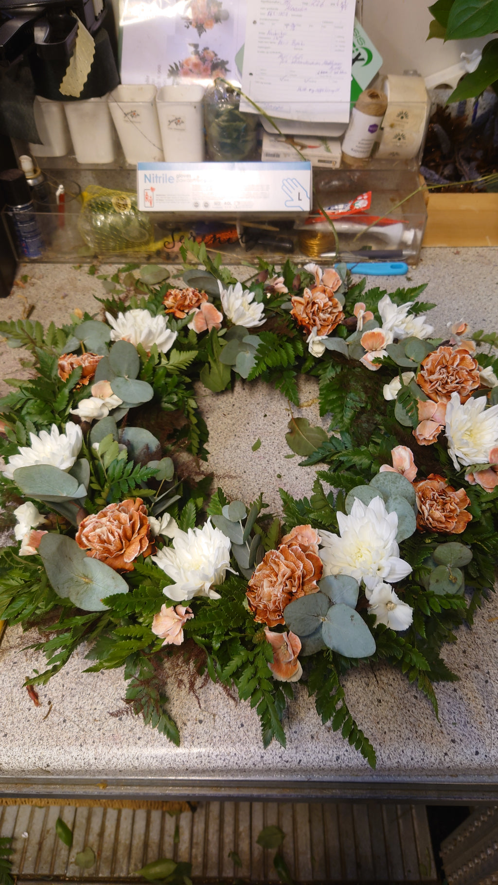 Wreath, modern, arranged in Oasis